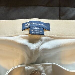 Democracy White Ankle Cropped Jeans 18W